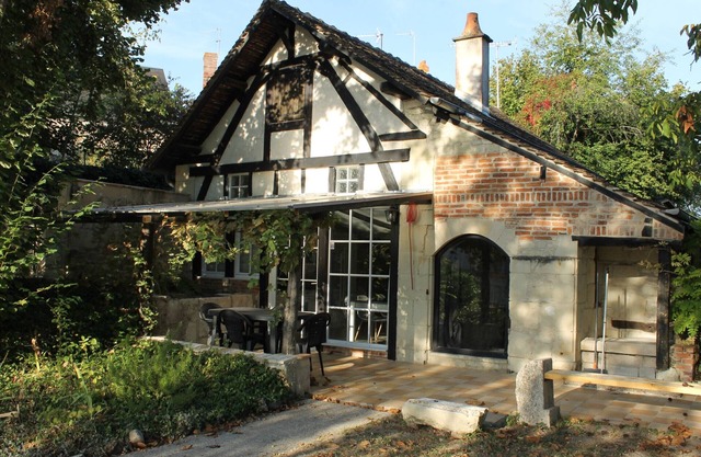 Charming House with Terrace & Garden, Near La Roche-Posay Town Center