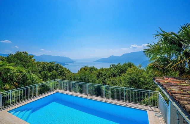 Charming house with 6 rooms, panoramic views over Lake Maggiore and pool - tranquillity meets views