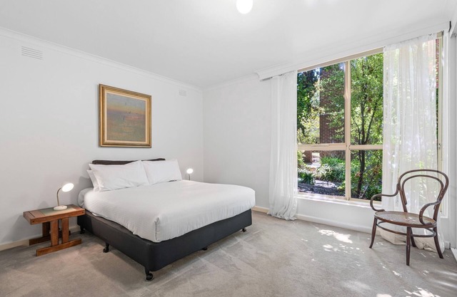 Charming Inner-City Stay- Space, Style & Location