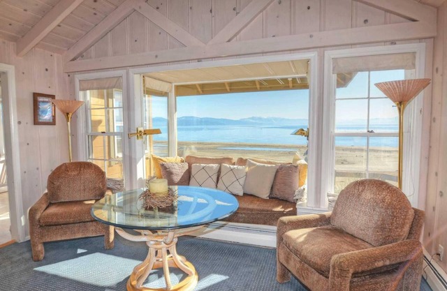 Charming Lakefront Cabin Complex, with Pier/Buoy, Sandy Beach, shared Deck & Dog Friendly
