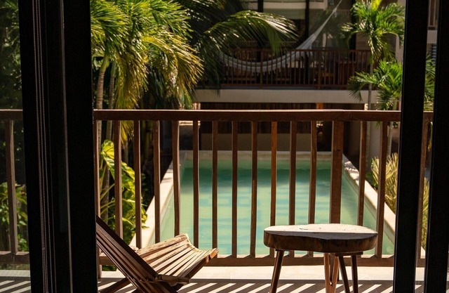 Charming Loft, Steps from the Beach & Pool View- D101