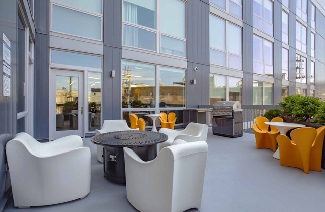 Charming Logan Square 1BR w/Roof Deck & Gym, 1 block to L, by Blueground