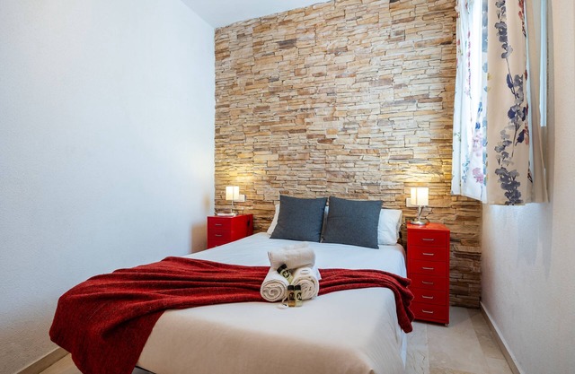 Charming Malaga Stay: Walk to Top Sights