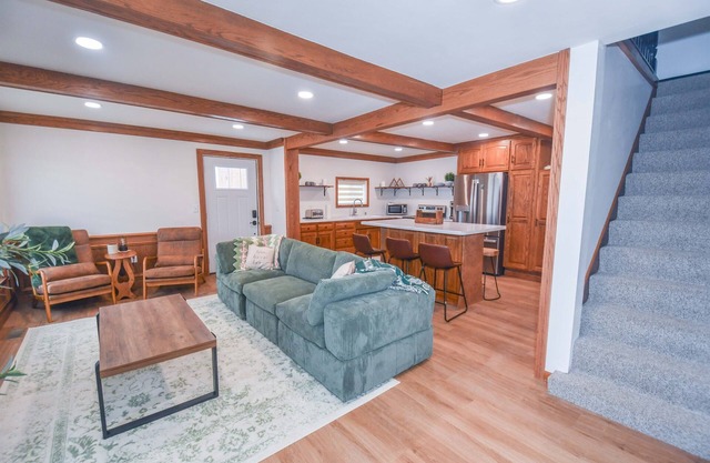 Charming Modern Amish Home l Family Friendly