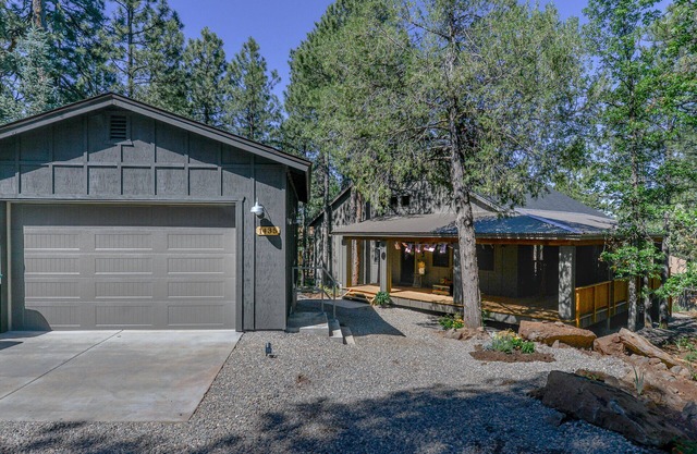 CHARMING Newly Constructed “ CABIN IN THE WOODS” tucked into the trees 🌲