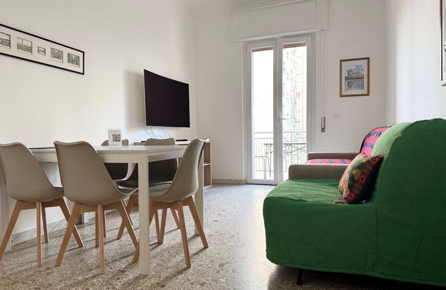 Charming newly renovated 2-bedroom apartment with AC, WiFi in the heart of Rome