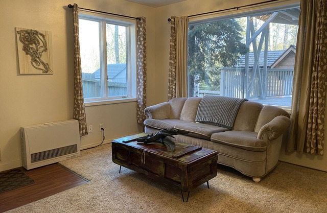 Charming "One-Of-A-Kind" Sunny Apt