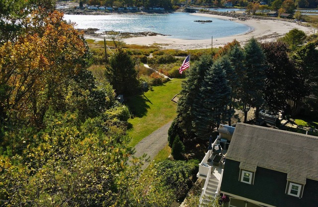 Charming, Peaceful Cottage steps to Cape Neddick Beach