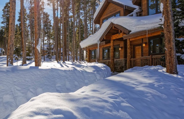Charming Peak 8 Home: Perfect for families ready to explore!