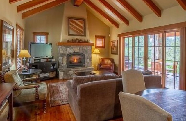 Charming Pet Friendly Cottage With Poma Lift Access | Private Hot Tub | Stunning Wood Interior
