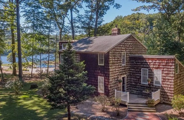 Charming private home on the Connecticut River that comfortably sleeps 11 people