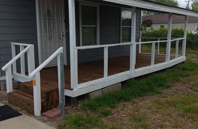 Charming, private house minutes from PADRE ISLAND Corpus Christi. 2 full baths