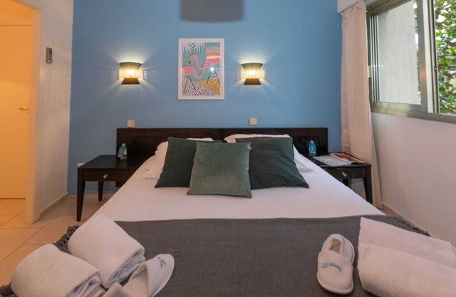 Charming Riviera 4E - One Bedroom Apartment, Sleeps 4