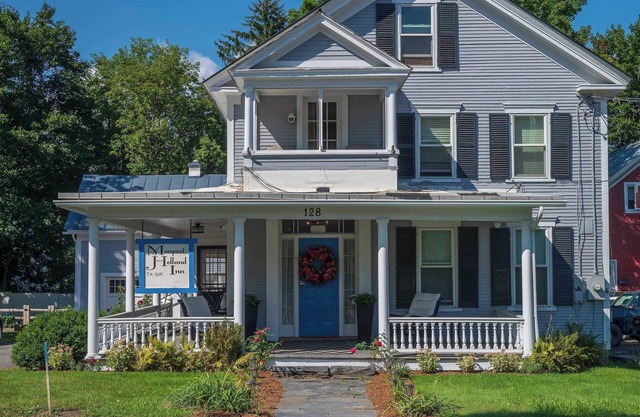 Charming room in bed & breakfast in enchanting Northfield with WiFi