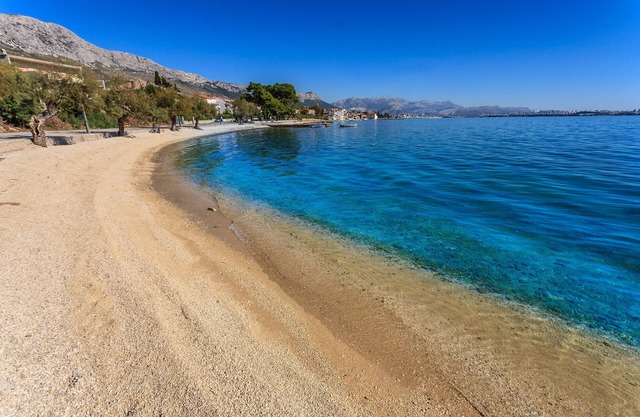 Charming Seafront Apartment Yellow, steps away from the Adriatic Sea