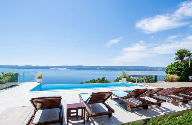 Charming Seaside Apartment