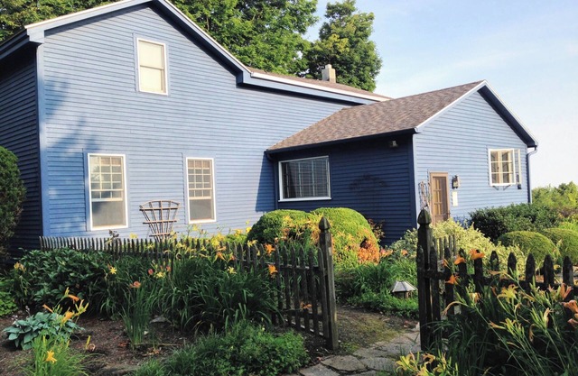 Charming, spacious farmhouse close to village, lake and wedding venues