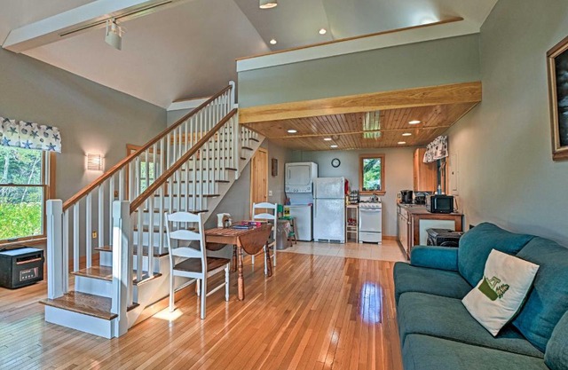 Charming Stonington Studio with Ocean Views!