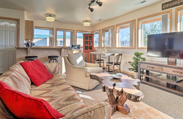 Charming Studio - 3 Miles From Kolob Canyons!