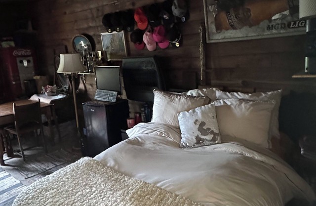 Charming Studio Barn on Vashon Island with Salish Sea Views