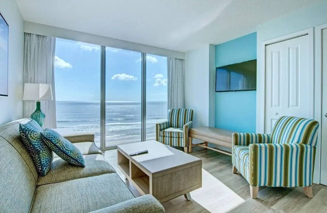 Charming studio stay at resort with WiFi, AC in fabulous Daytona Beach