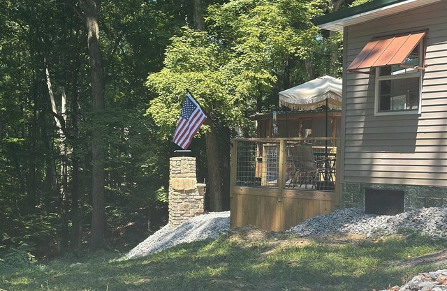 Charming Treehouse Haven located near Lake Barkley. Close to Turkey Bay & ramp