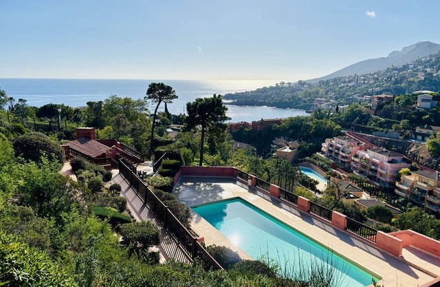 Charming Two-Room Apartment with Stunning View of Notre-Dame Cove