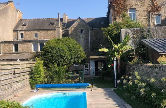 Charming vacation home with private pool, close to shops and sea