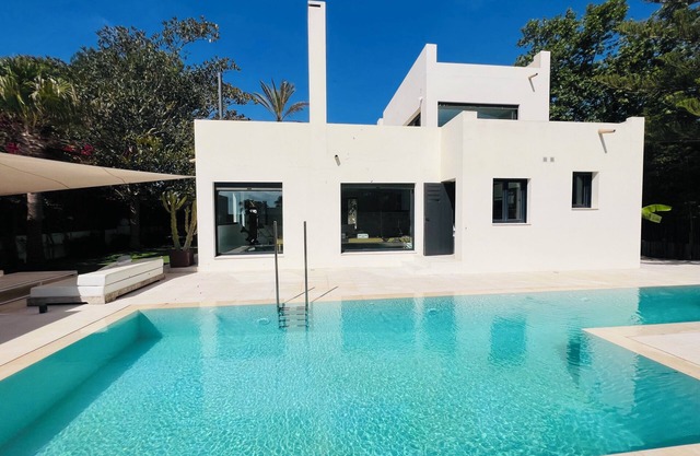 Charming Villa Walking Distance to the sea