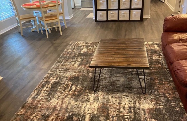 Chas. Hm. 2 beds and 2 bathrooms