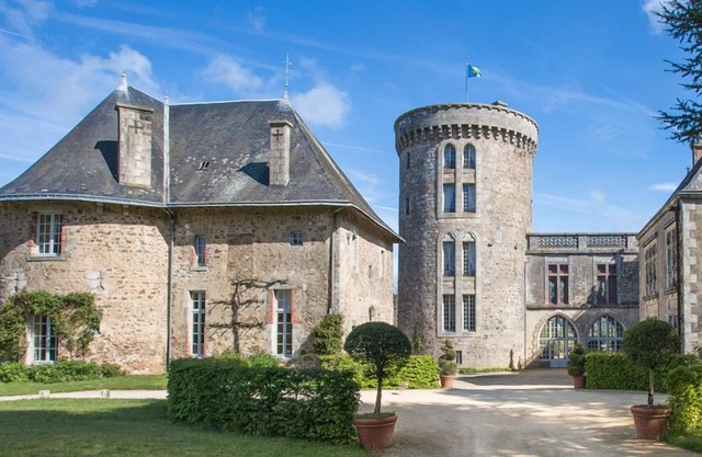 Chateau Des Poetes Pavilion