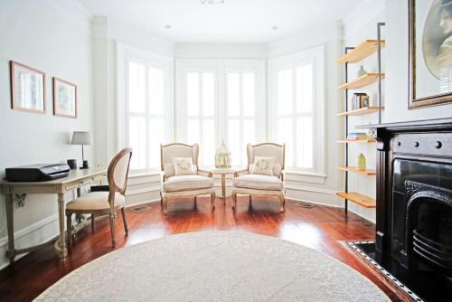 Chatham House - Historic 3 BR on Chatham Square