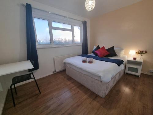 Cheerful 4/5 bed house - Heathrow