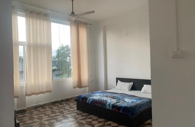Cheerful cottage accommodating 30+ guests