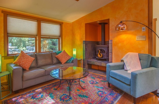 Cheerful Home- Best of Both Worlds!- Santa Cruz and San Jose