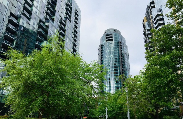 Cheerful Urban Living in Highrise Condo by Waterfront with Great Views