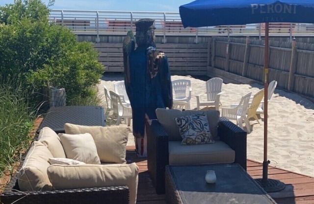 Cheeseburgers in Paradise