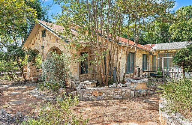 Cherry Street Retreat - 1 Block from Main!