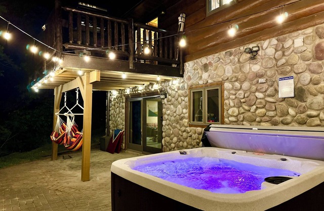 Cherry Valley Cabin: Hot Tub+Sauna+Scenic Riverfront