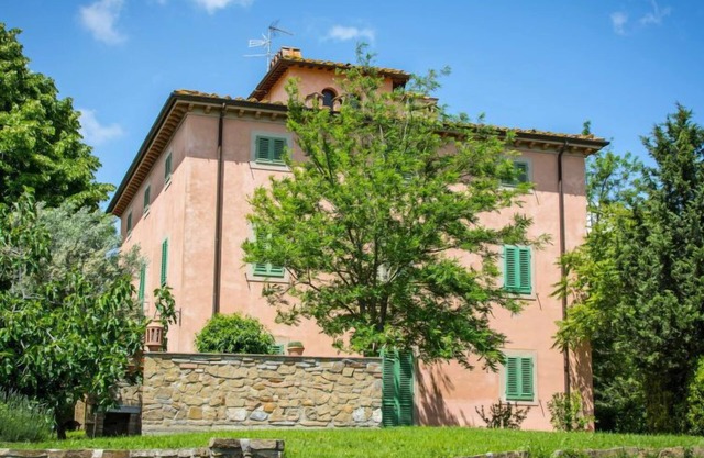 Chiantishire retreat by Interhome