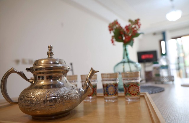 Chic 1-bedroom and 2 Sofa bed apartment with WiFi and AC in vibrant Marrakech .