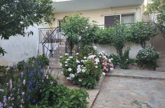 Chic 1-bedroom apartment near Athens airport with AC, WiFi