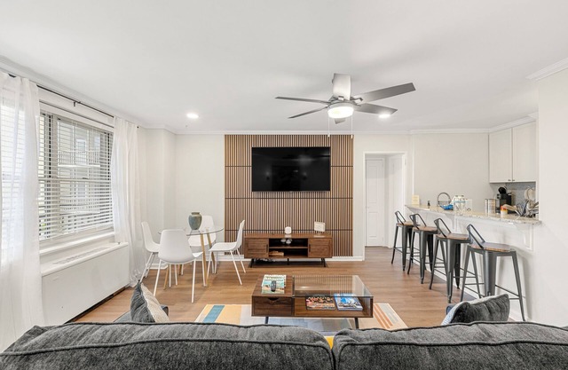 Chic 1BR Downtown ATL Condo - Walk to Stadium, Events & Dining