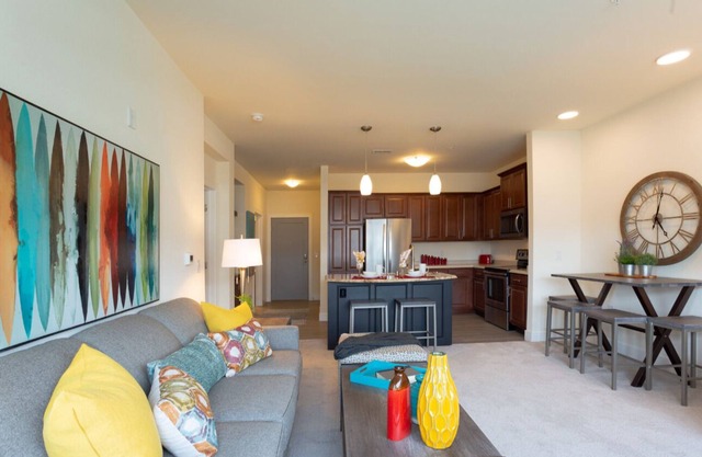 Chic 2-bedroom apartment in cool Brookfield with WiFi, fitness room