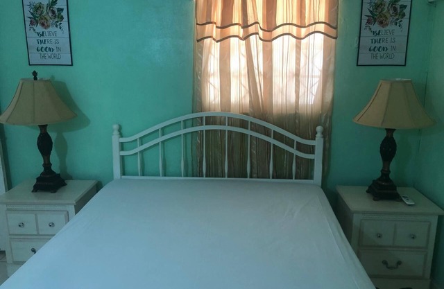 Chic apart in Rodney Bay complete with A/C and internet access.