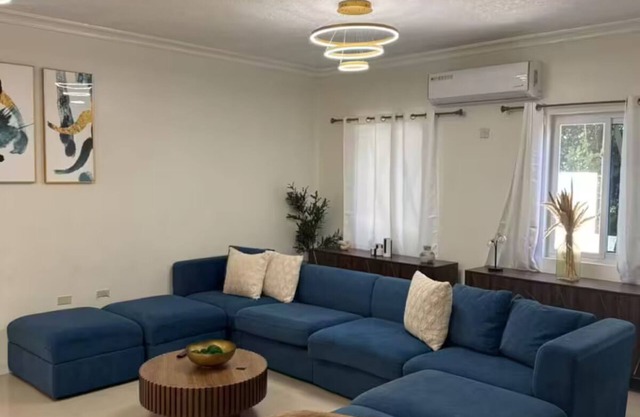 Chic & Cozy Townhouse- w/Pool, Gym and City View