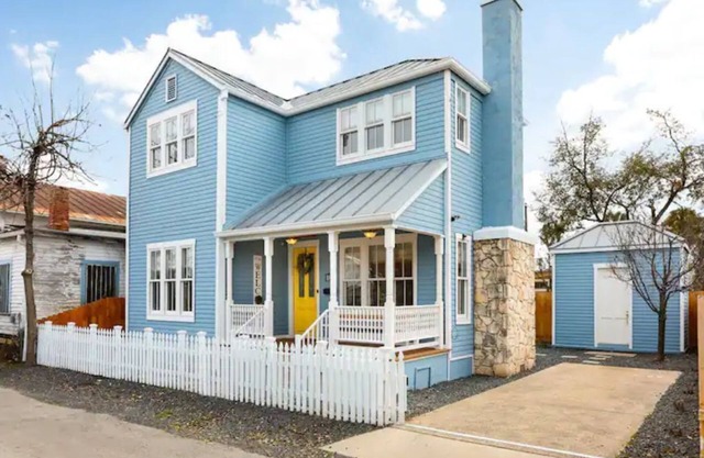 Chic Downtown 2BR Stay Steps to Alamo & River Walk
