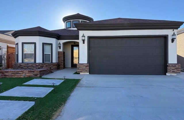 Chic Family Retreat- Amazing 3-bedroom house with AC in NE El Paso