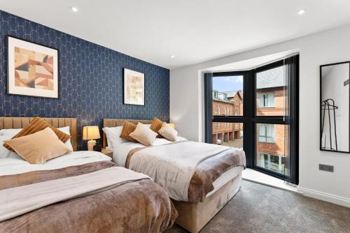 Chic Large Leeds Apartment - Parking