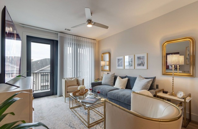 Chic Midtown Penthouse Escape - Pool, Gym, Patio with City Views